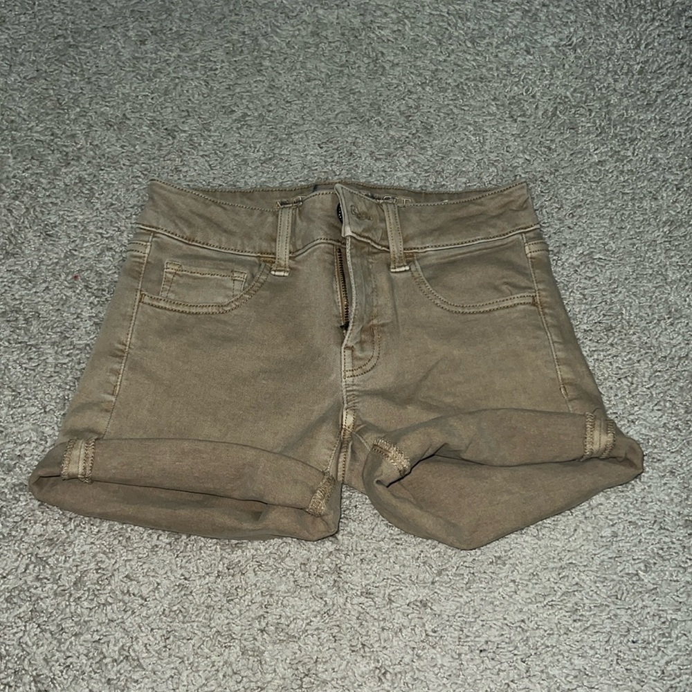 American Eagle midi khaki shorts 00